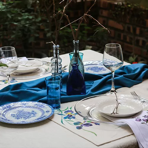 Đồ vải cho bàn ăn hoa diên vĩ