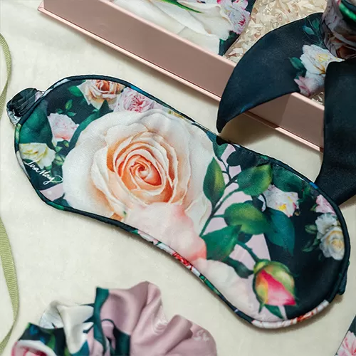 Bịt mặt hoa hồng