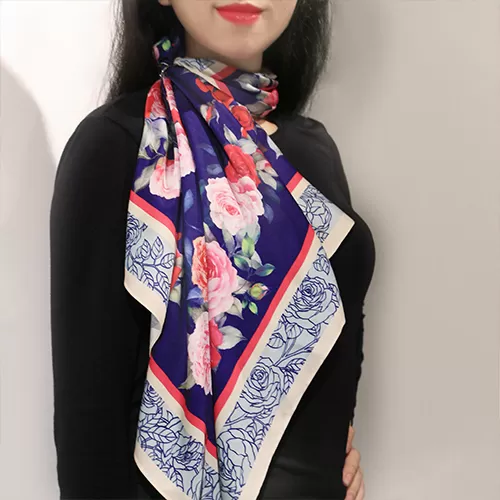 Khăn lụa hoa hồng