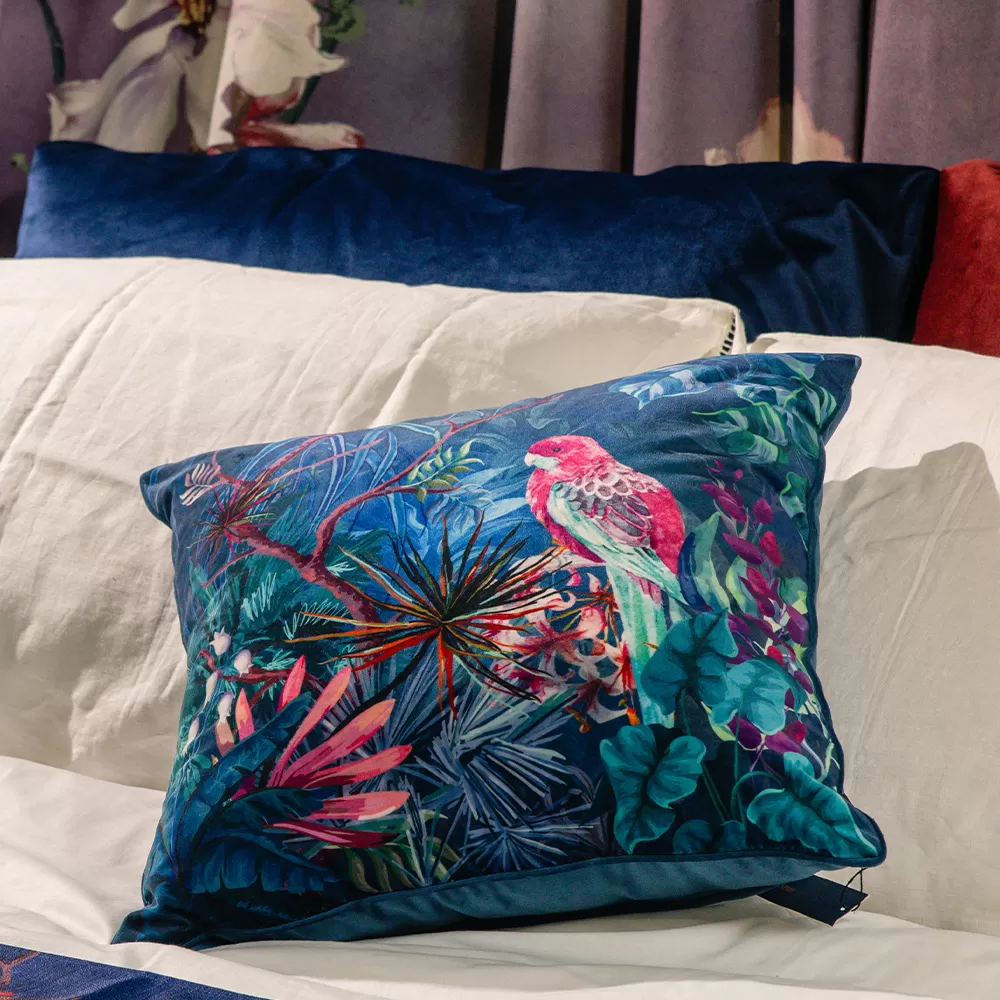 Gối tựa họa tiết nhiệt đới