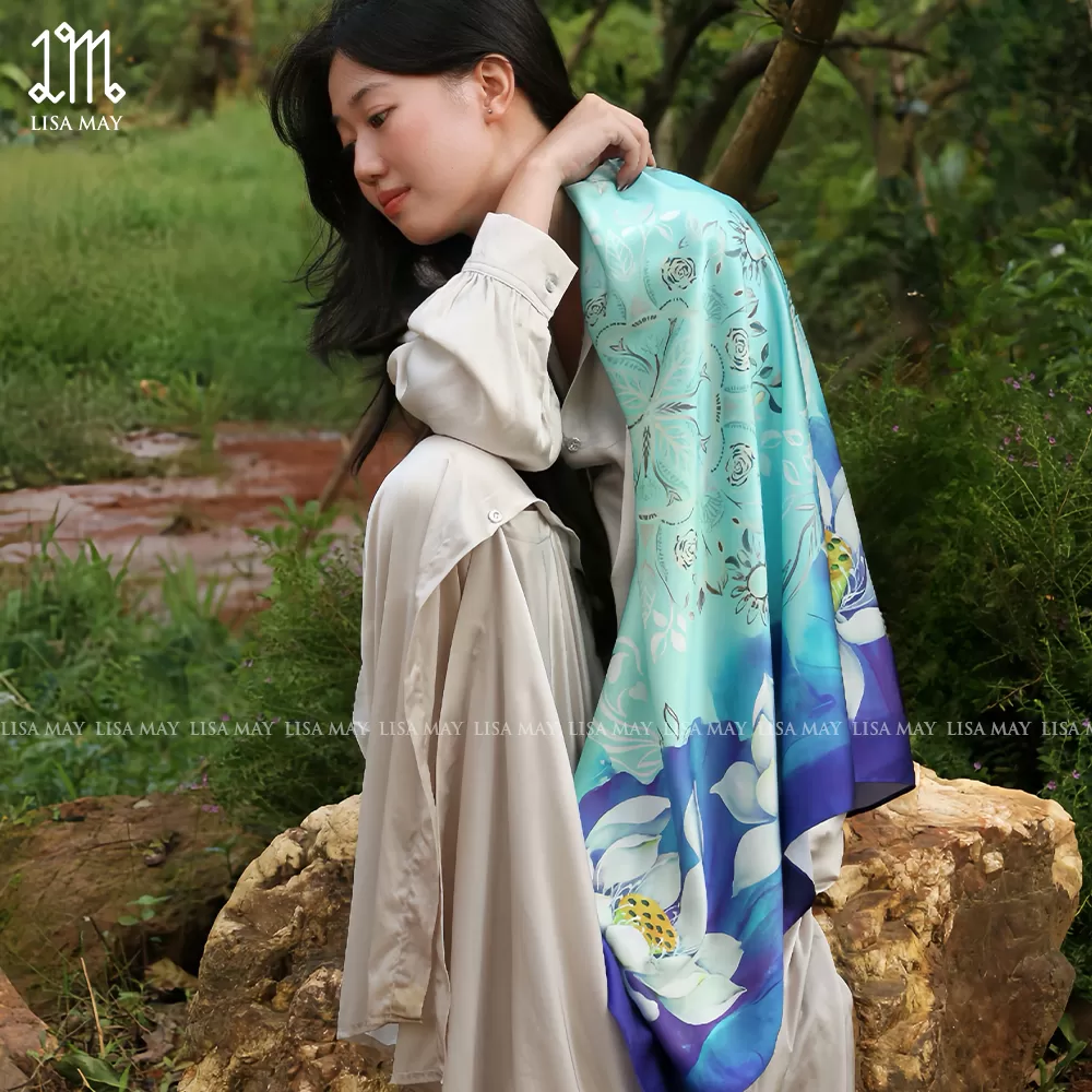 Khăn lụa tơ tằm hai mặt Hoa Sen (DKV-SXT1S90)