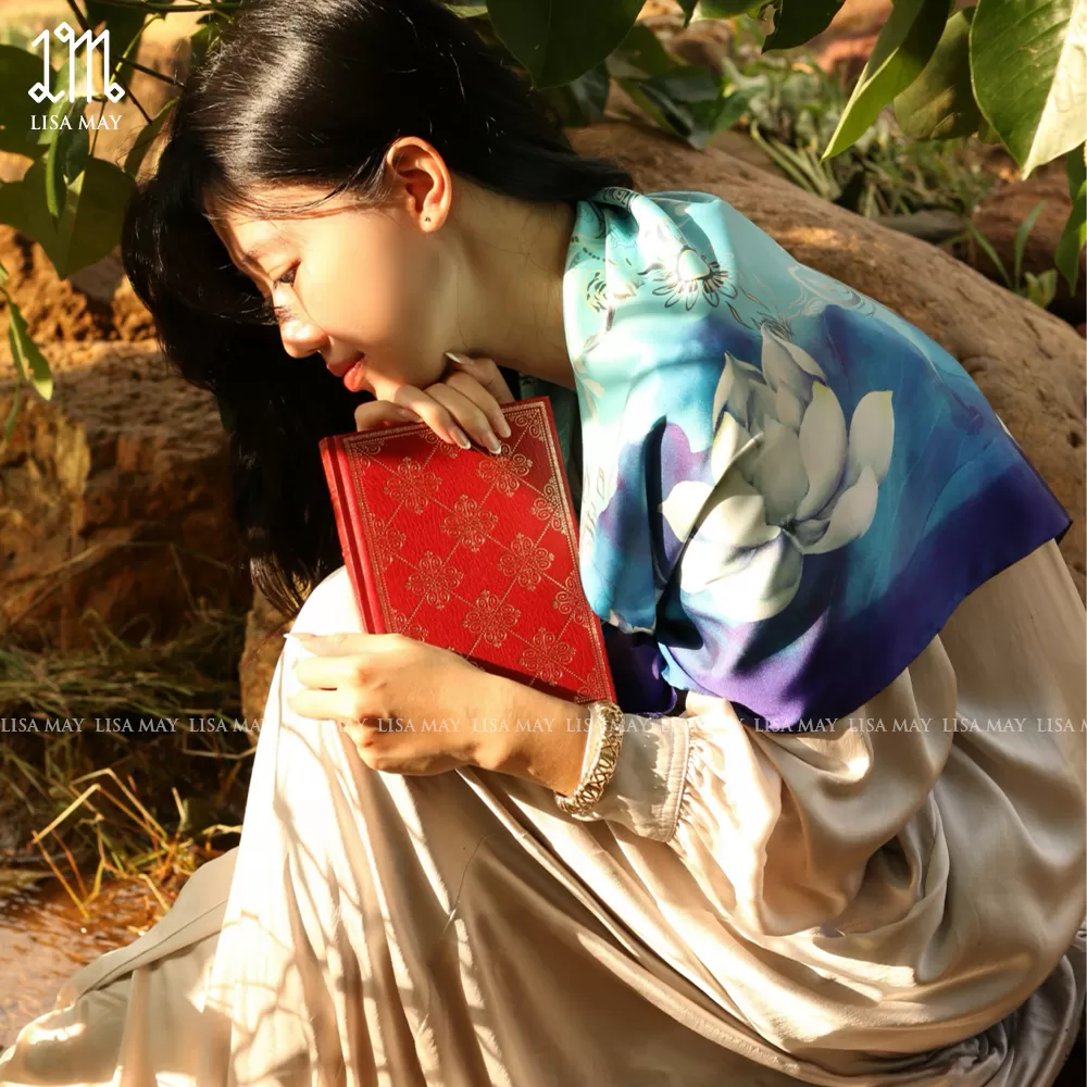 Khăn lụa tơ tằm hai mặt Hoa Sen (DKV-SXT1S90)