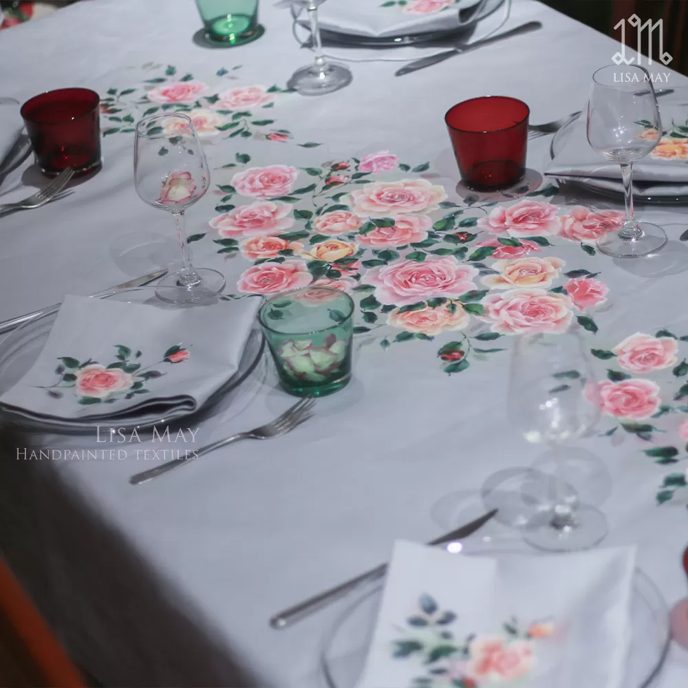 Khăn phủ bàn hoa hồng 