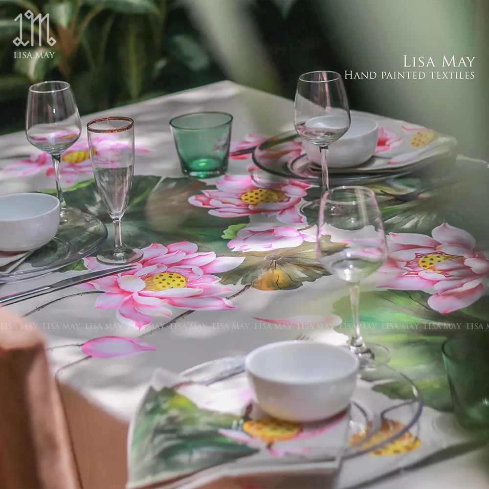 Khăn phủ bàn hoa sen 