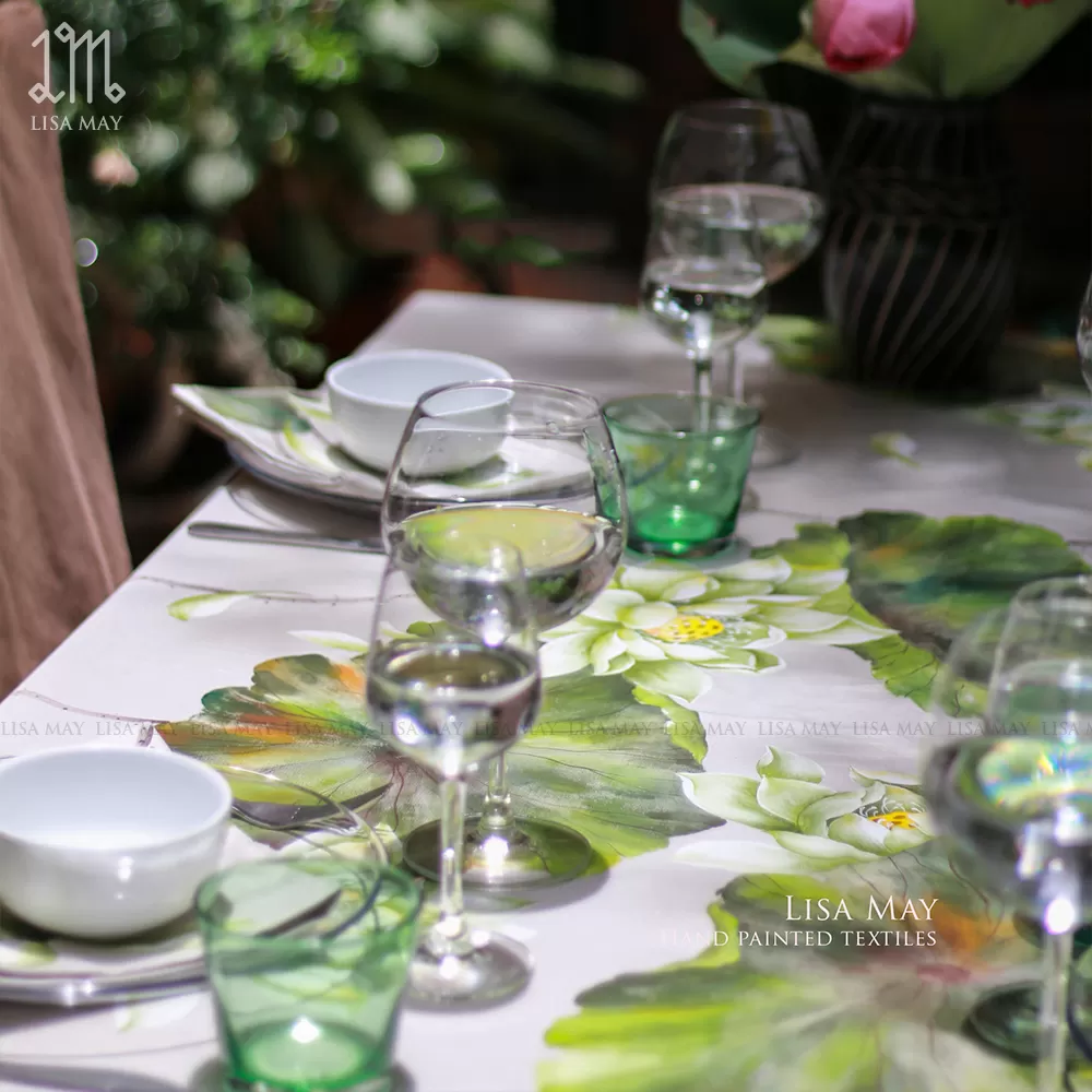 Khăn phủ bàn hoa sen 