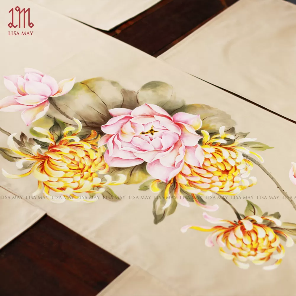 Runner thiết kế họa tiết hoa cúc & hoa sen “Tương giao”