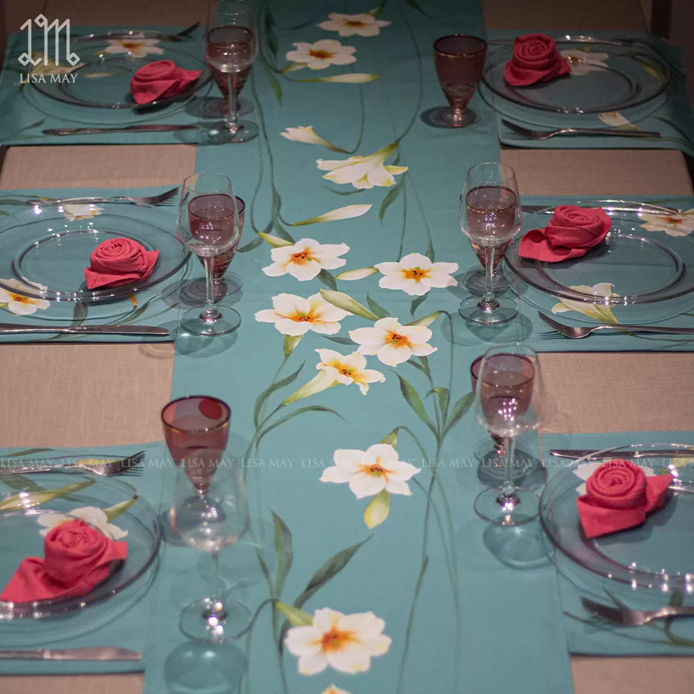 Runner vẽ tay họa tiết hoa loa kèn