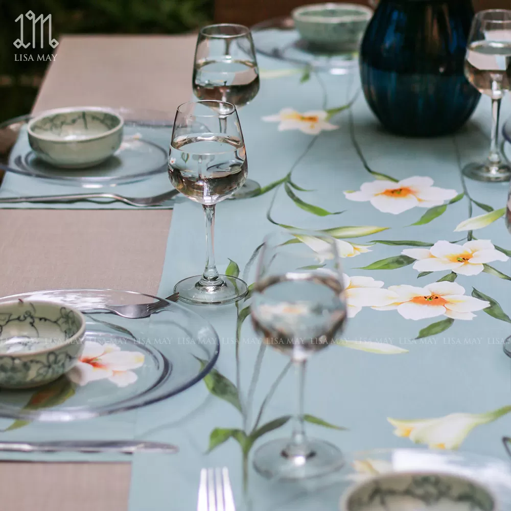 Runner vẽ tay họa tiết hoa loa kèn