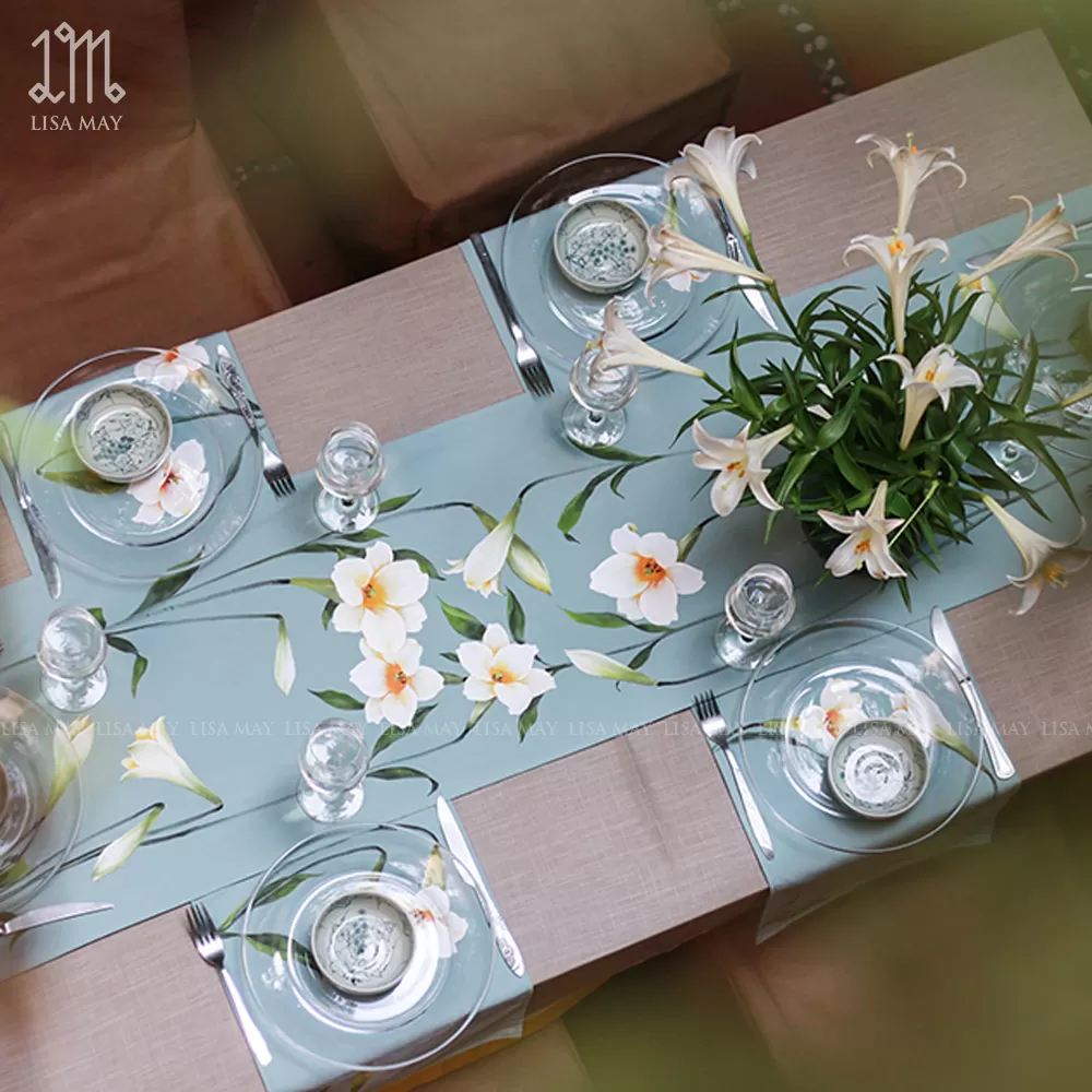 Runner vẽ tay họa tiết hoa loa kèn