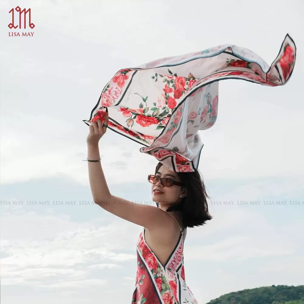 Khăn lụa hoa hồng 