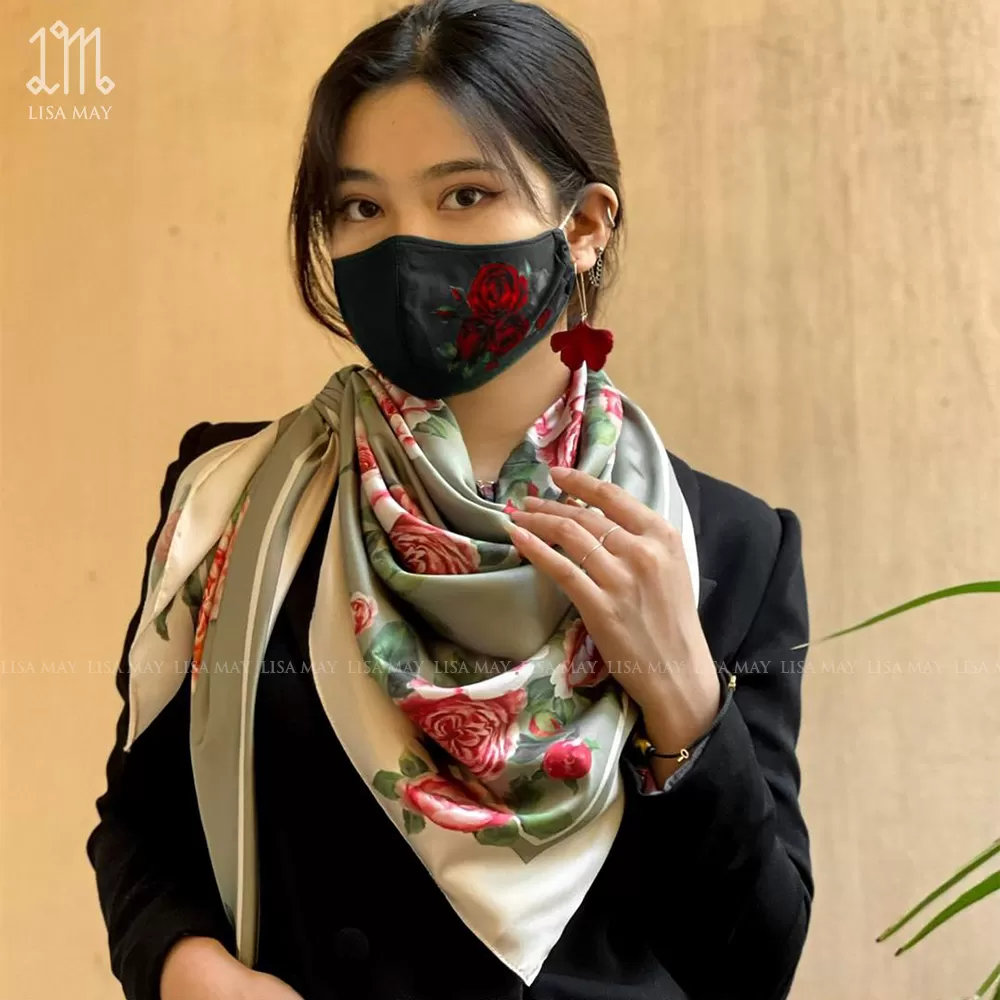 Khăn lụa hoa hồng 