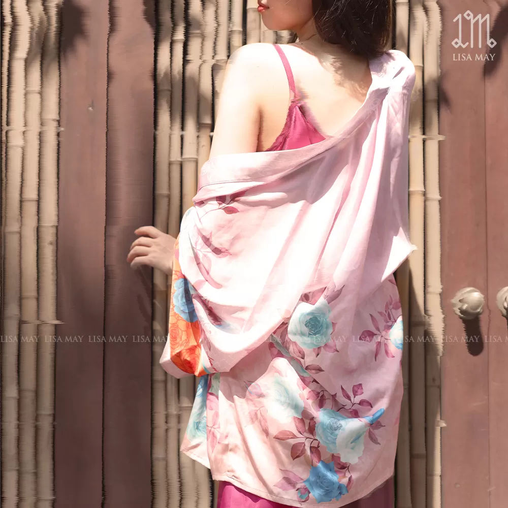 Áo kimono thiết kế họa tiết hoa hồng xanh nền hồng dáng ngắn (DK-HH01b)