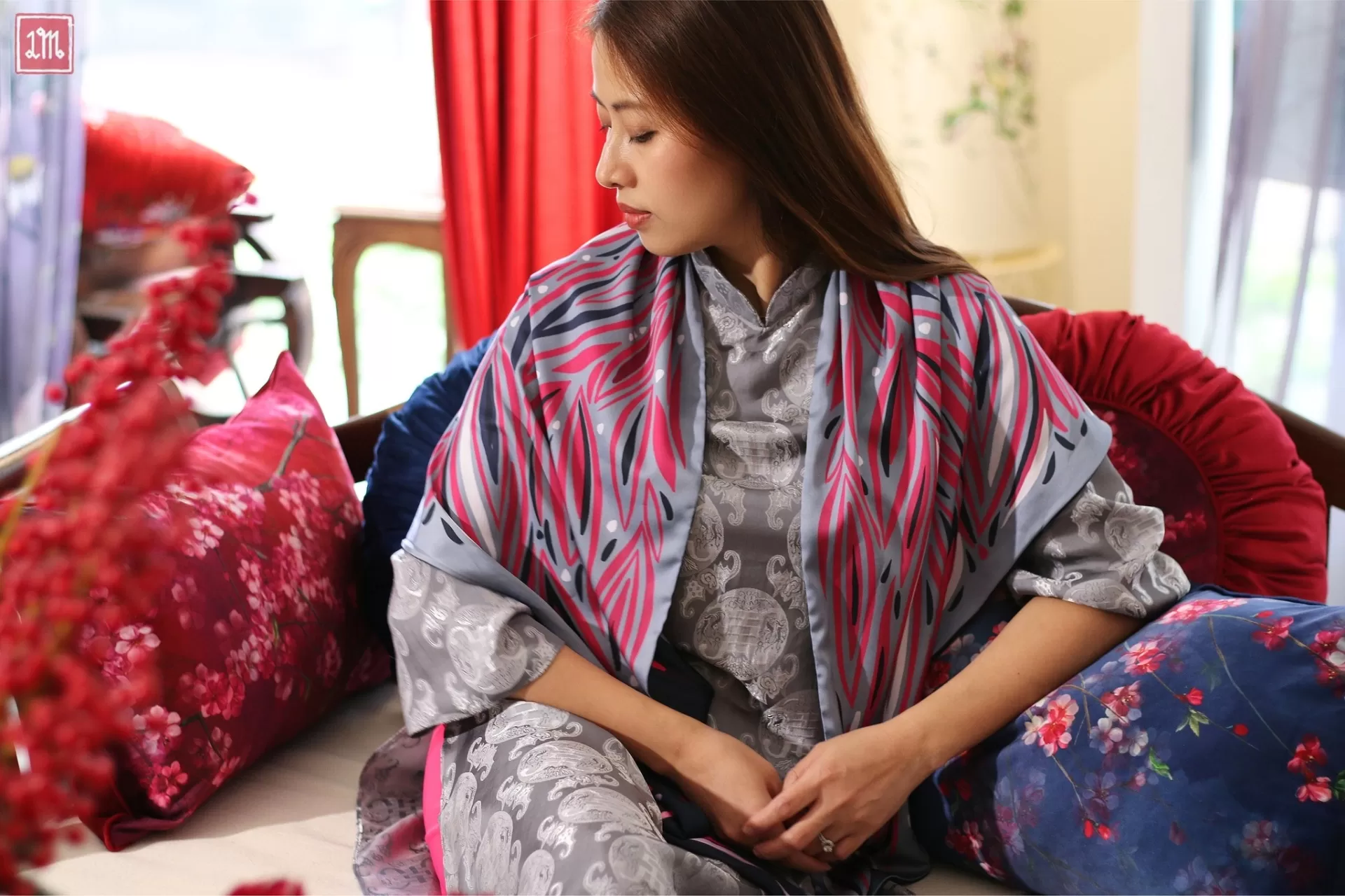 Nid Scarf – Nét Cổ Điển Thăng Hoa Trong Thời Trang Hiện Đại