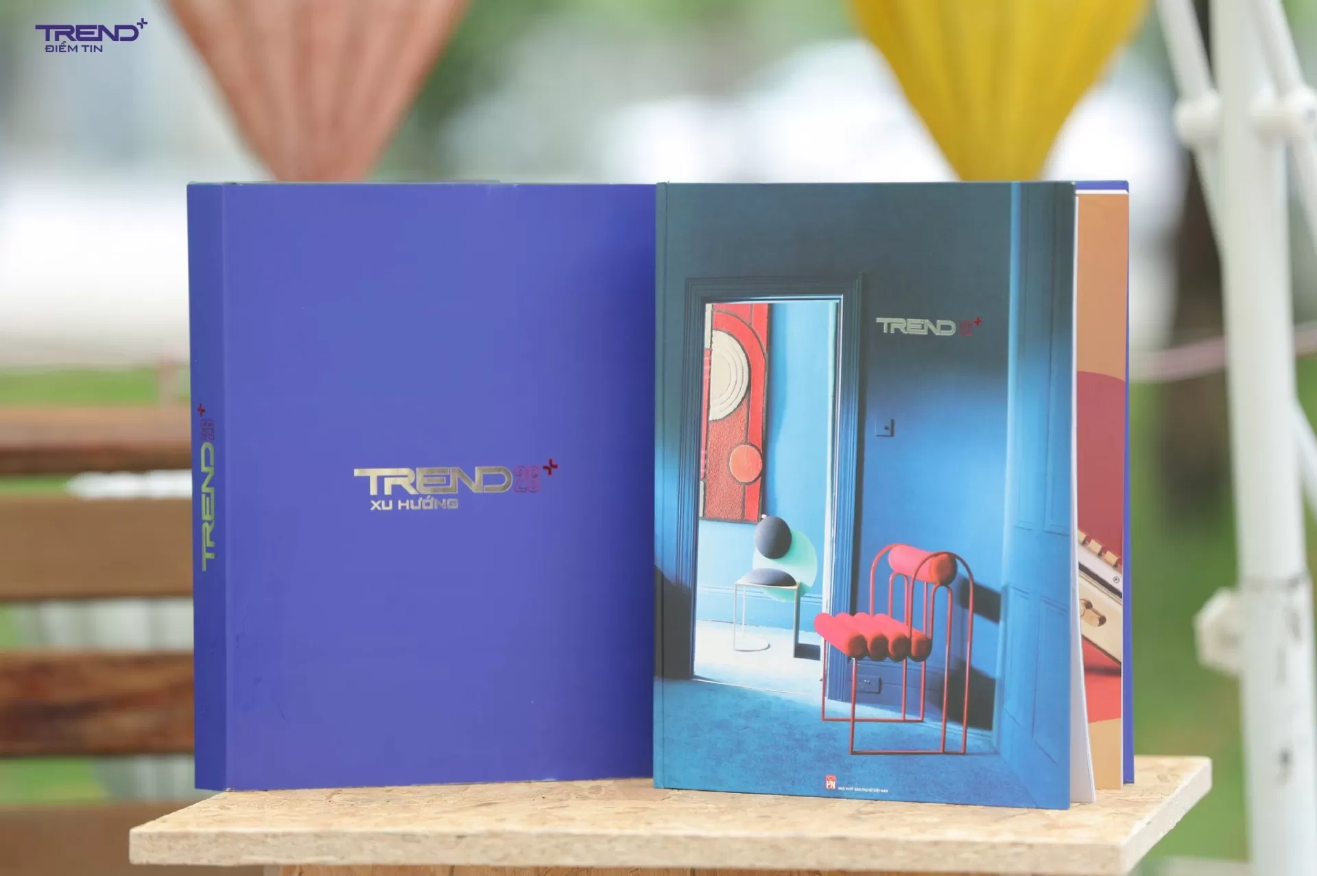 NGHỆ THUẬT VẼ TRÊN VẢI: BIẾN KHÔNG GIAN SỐNG THÀNH TÁC PHẨM ĐỘC BẢN